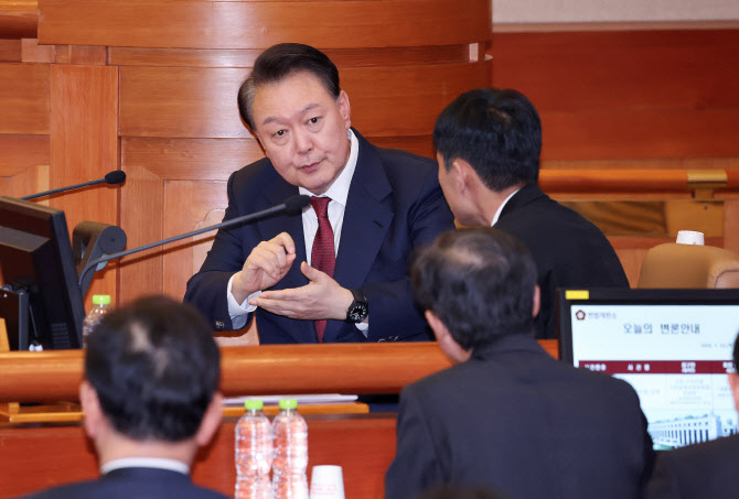 [속보]윤측 "구속연장 불허 당연한 결정…즉시 석방"