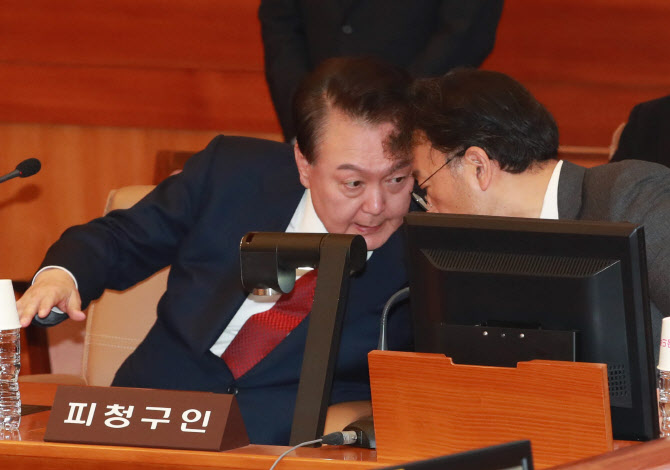 '헌정사 최초' 대통령 출석…눈길 모은 4차 변론