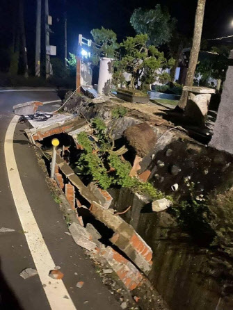 대만 남부 100회 여진에 댐 붕괴 우려