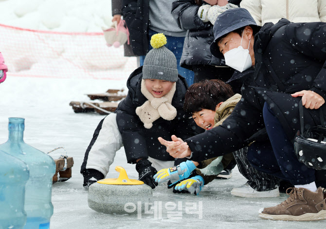 [포토]대관령눈꽃축제에서 즐기는 컬링