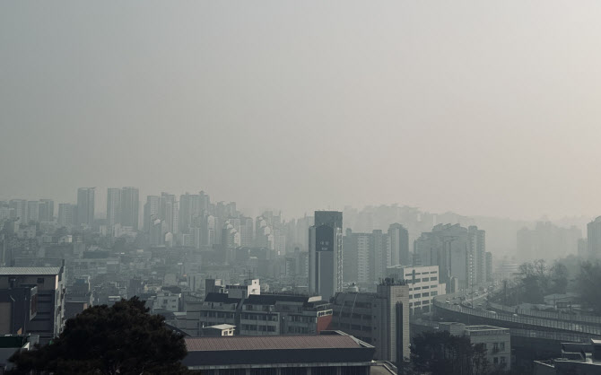 벌써부터 미세먼지 기승, 건강 위협