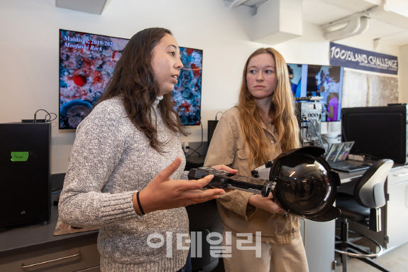 “10m 바닷속 2초마다 자동촬영” 갤럭시S가 산호초를 지키는 방법