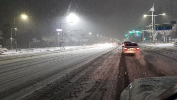 설날 눈길 교통안전 조심하세요…서울→부산 7시간40분