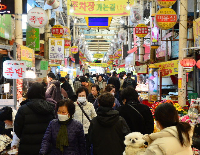 청년과 기성세대의 조화…전통시장 살리는 돌파구 되나