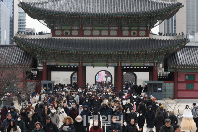 [포토]관광객들로 북적이는 경복궁