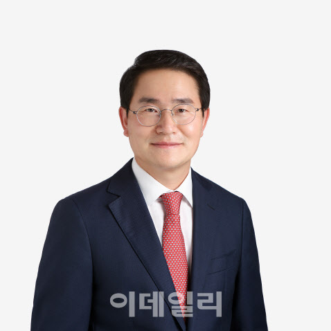 이명수號 첫해 매출 20%↑…법무법인 화우 3000억 목표