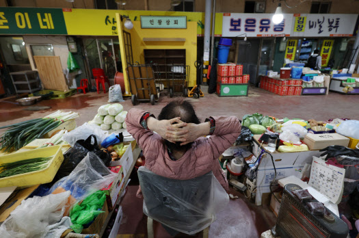 작년 소매판매 2.2%↓…21년 전 신용카드 대란 이후 최대낙폭(종합)