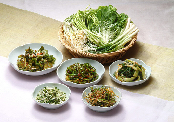 "다섯 가지 매운 맛 나는 '봄나물', 건강엔 어떨까?"