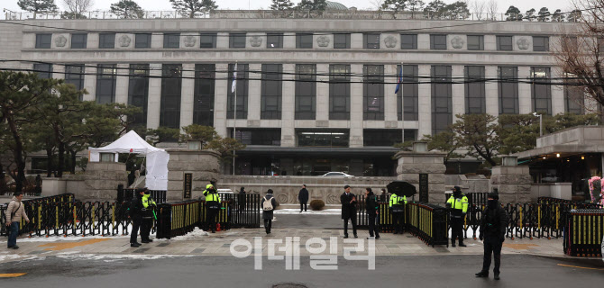 [속보]헌재 "최상목 대행 권한쟁의심판 결론, 오늘 안날 수도"