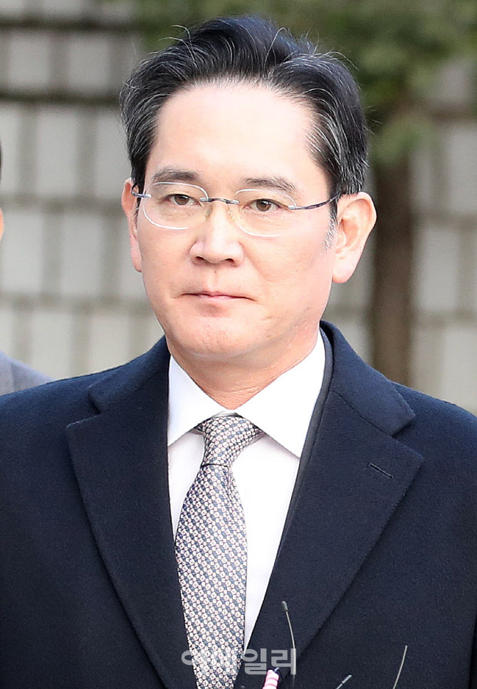 [속보]이재용 재판부 "판결문 800쪽…선고 1시간 내"