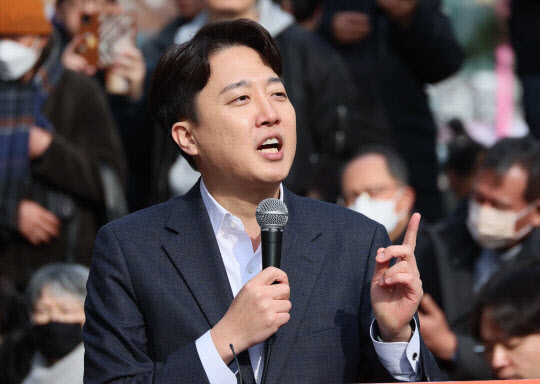 전한길 “이준석, 뭘 모르고 부정선거 음모론” 李 “꼰대질”
