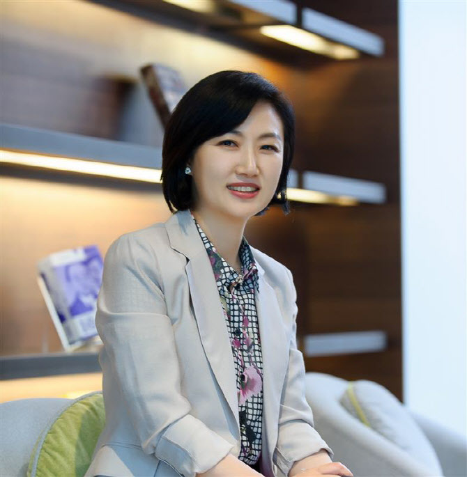 "생존경쟁 내몰린 대형마트, '근린형 생활센터'로 거듭난다"