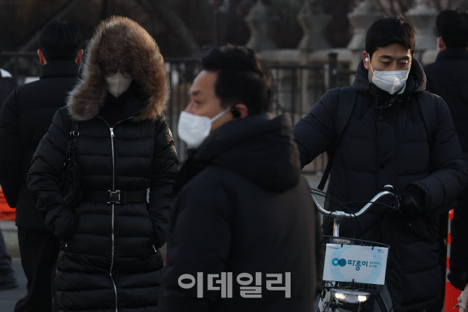 [포토]꽁꽁언 출근길