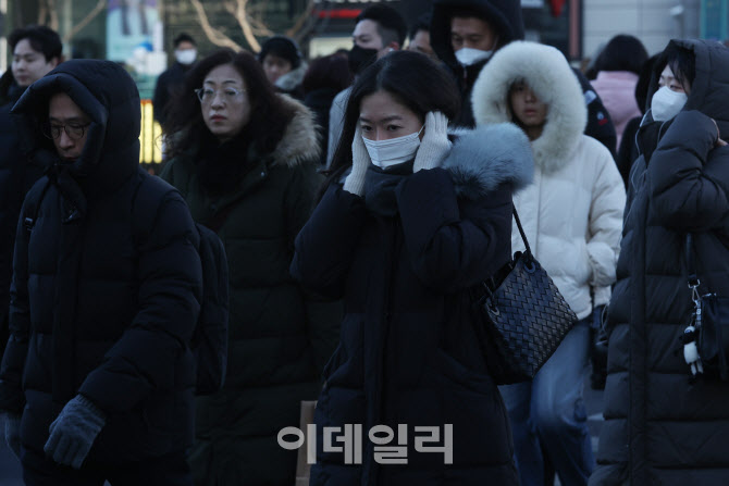 [포토]기온 뚝 떨어진 출근길