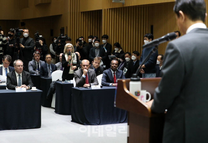 [포토] 참전국 외교사절 대상 '감사의 정원' 설명회