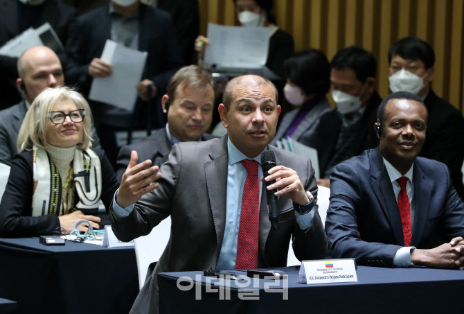 [포토] '감사의 정원' 질문하는 주한대사들