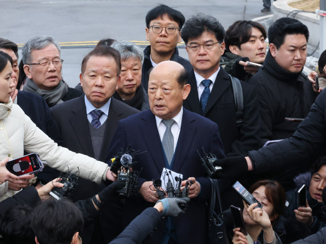 尹 5차 변론…국회 측 "대통령, 탄핵 본질 벗어난 억지"