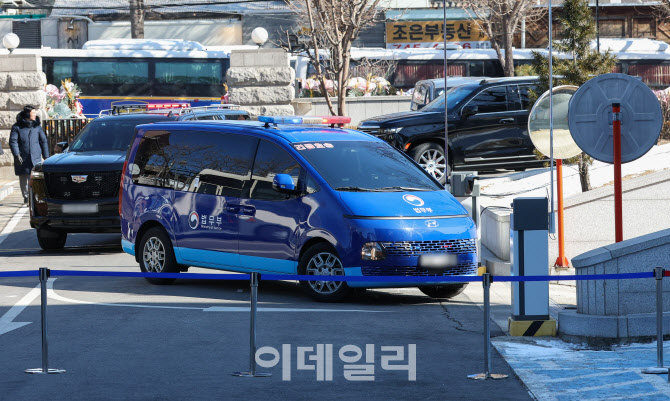 [포토] 윤대통령 호송차량