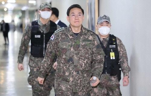 [속보]이진우 "尹 '끌어내라' 지시 여부, 답변 안하고 싶어"
