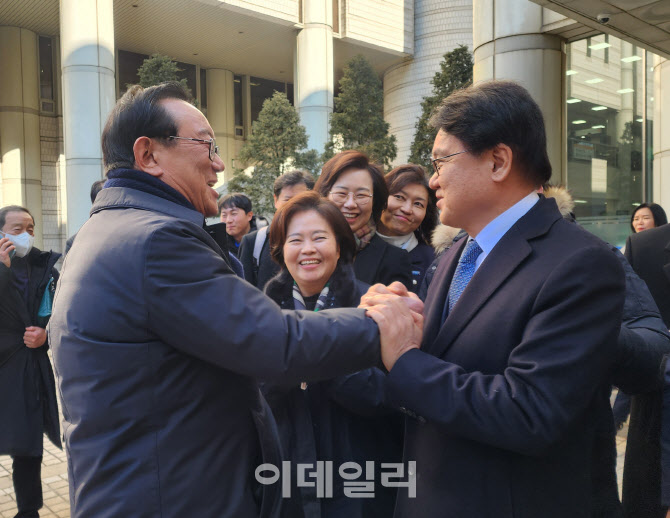 송철호·황운하 징역 3년→무죄…"검찰 해체돼야"(종합)