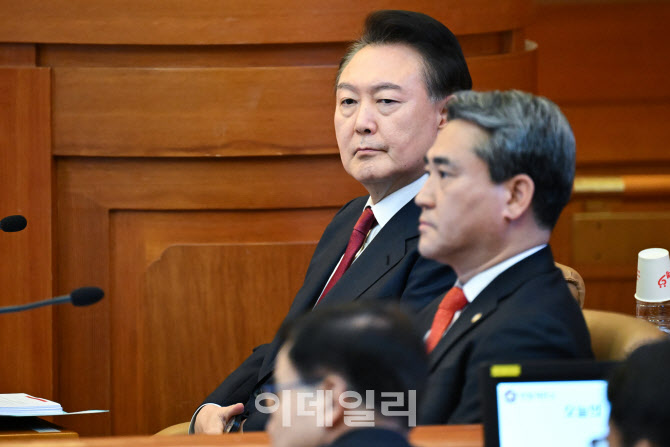 軍증인들 '尹과 통화·체포명단' 인정…윤 "실제 아무일 없었다"