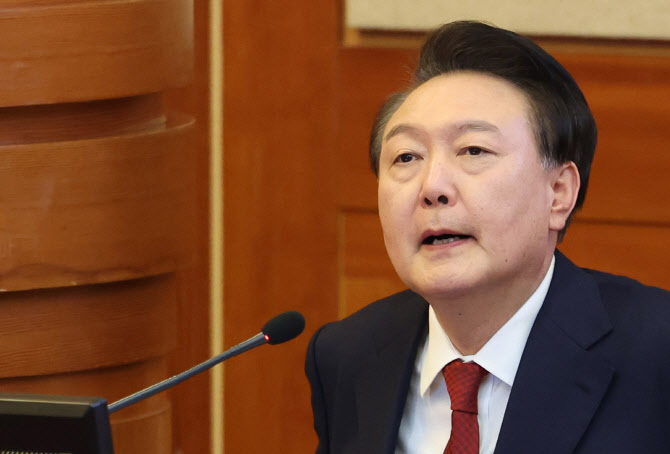 [속보]윤 대통령, 헌재 도착…탄핵심판 6차 변론 출석