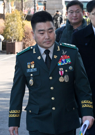 [속보]김현태 "소총용 실탄 헬기에 보관 이동…저만 무기 소지"