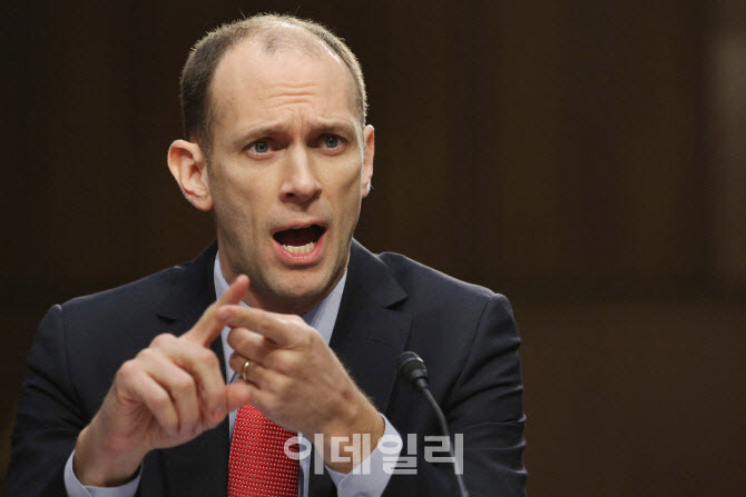 연준 '비둘기' 시카고 연은 총재, 연일 매파 발언한 이유는