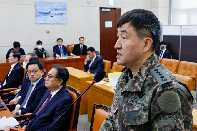 국방부, '내란종사혐의' 지휘관 4인에 기소휴직 조치