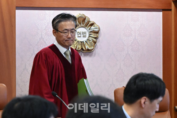 [속보]김형두 재판관 "곽종근 증인 말 자꾸 바뀐다" 지적