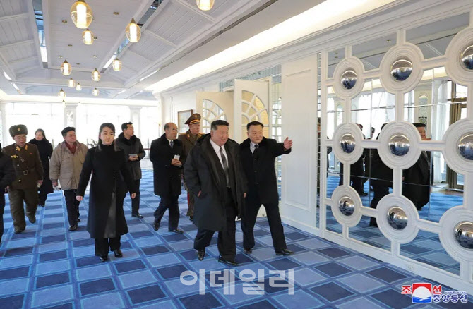트럼프도 北 해안가 콘도 말하는데…북한, 올해 관광 물꼬 트나