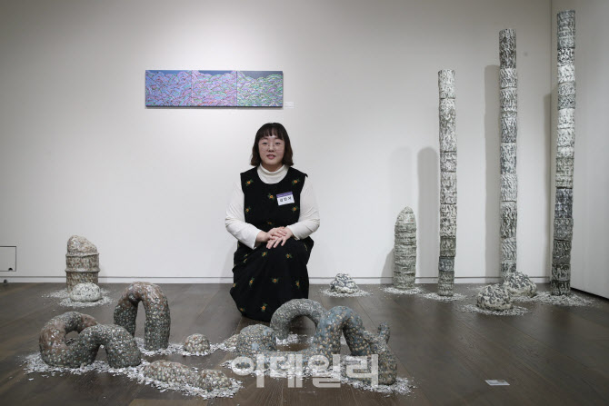 [포토]김민지 작가, 곽재선문화재단 제3회 화사 아트공모전 시상식