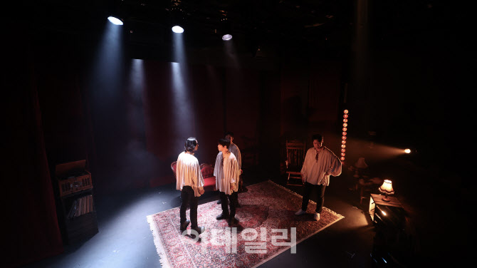 '평점 9.9점' 연극 '플레이위드 햄릿', 10일 마지막 티켓 오픈
