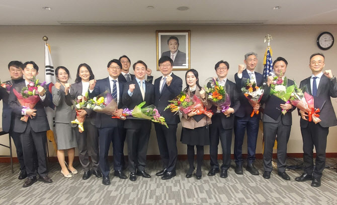[포토]샌더 허 한인금융협회장 등 뉴욕금융인 12명 경제부총리 표창