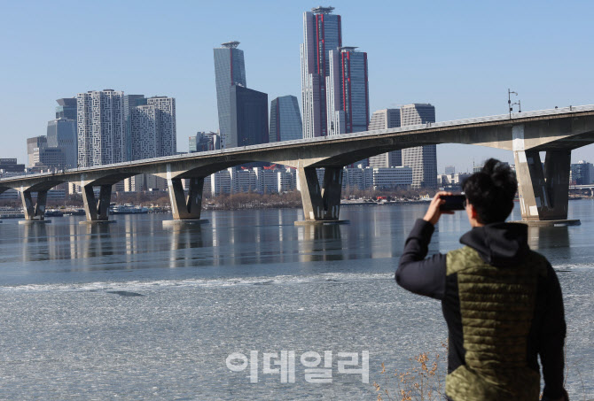 [포토]계속된 한파에 한강도 '꽁꽁'