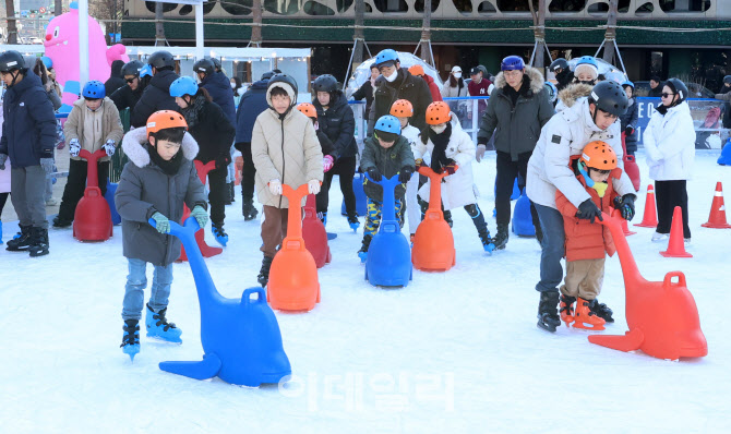 [포토] 서울광장 스케이트장 운영 마지막날
