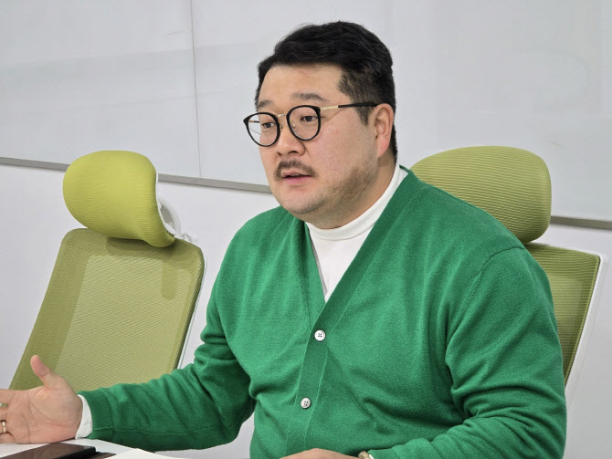 “폐플라스틱에서 기름 만듭니다…올해부터 본격 생산"