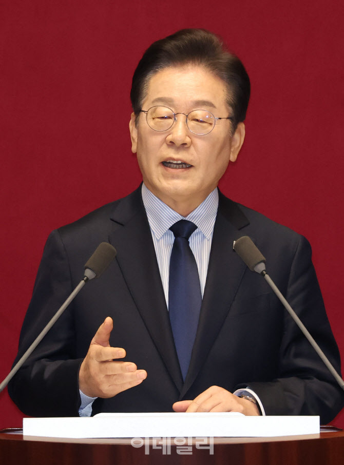 [포토]이재명, '모두가 함께 잘하는 잘사니즘 제시'