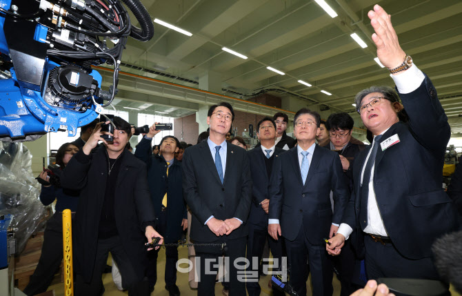 화성 수출기업 현장 찾은 이재명 “제조업 고도화 필요”