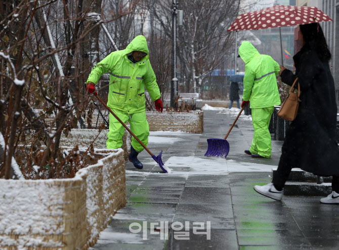 [포토] 광화문광장 제설작업