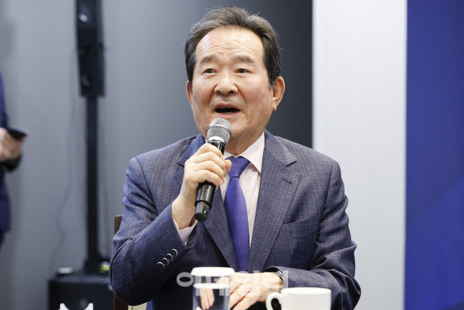 [포토]경제원로 초청 간담회에서 발언하는 정새균 전 국무총리 겸 국회의장