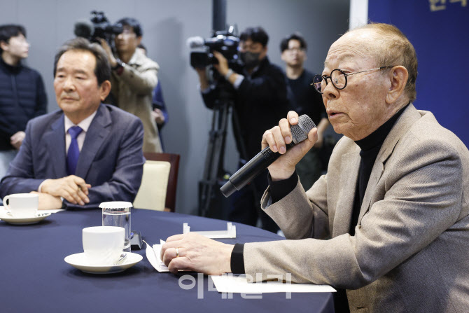 [포토]발언하는 이헌재 전 부총리 겸 재정경제부 장관