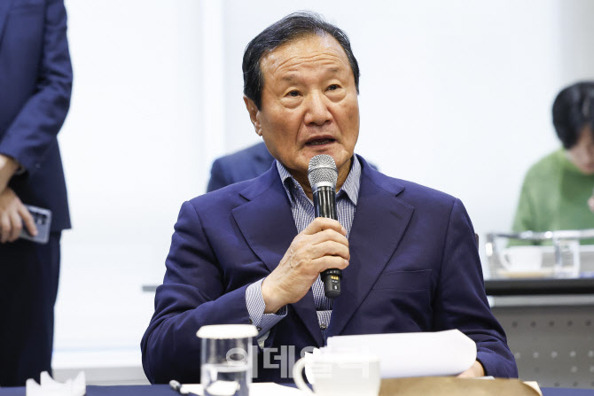 [포토]발언하는 윤증현 前 기획재정부 장관