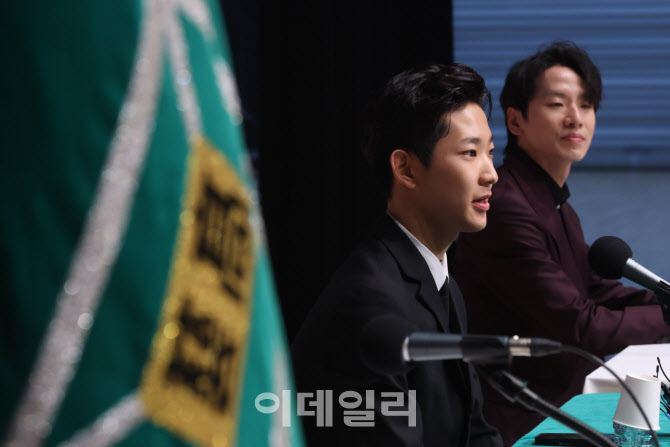 [포토]박윤재 군, 로잔 발레 콩쿠르 우승한