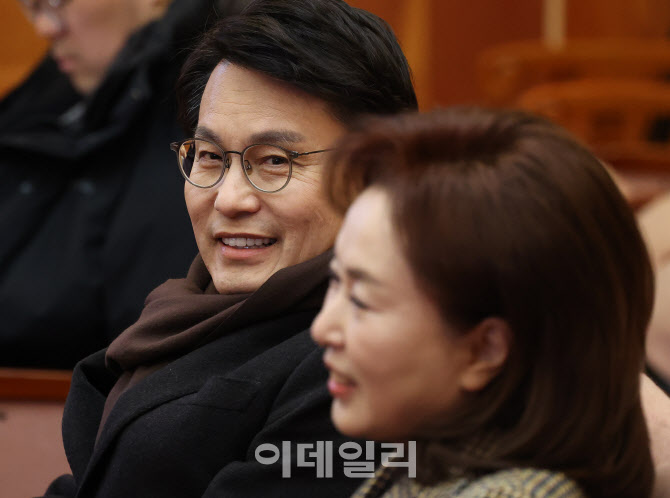 [포토]미소 짓는 윤상현-김민전 국민의힘 의원