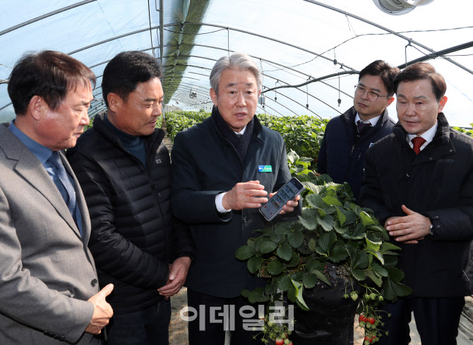 [포토] '농협 보급형 스마트팜' 농가 현장경영