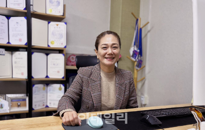 "정년 없애고 고령직원에 새 업무…생산성 향상됐죠"