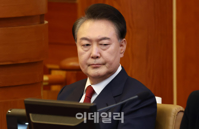 프랑스 르몽드 “尹 ‘실패한 쿠데타’에 무속인 개입”