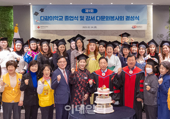 [포토] '다같이학교' 졸업식 참석한 진교훈 강서구청장