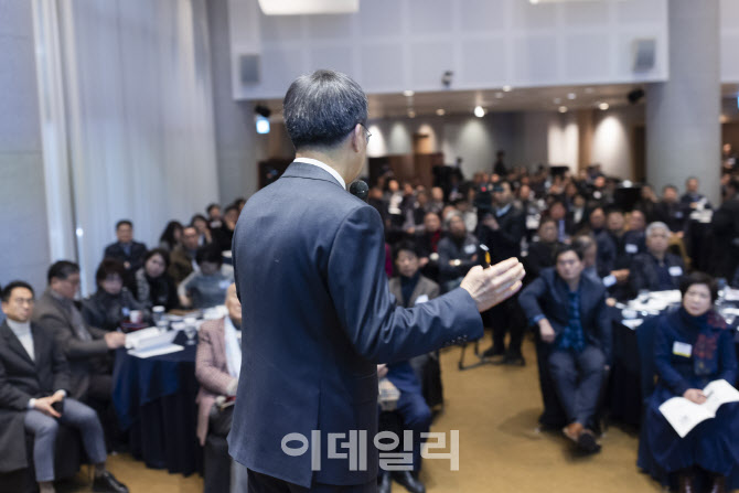 "아버지는 '열혈 민주당원'이셨다" 흙수저 김동연의 가족사는